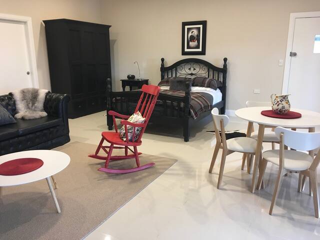 Studio B -  situated between Berry & Gerringong