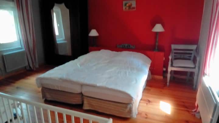 Spálňa 1 (3 samostatné lôžka + detská postieľka)