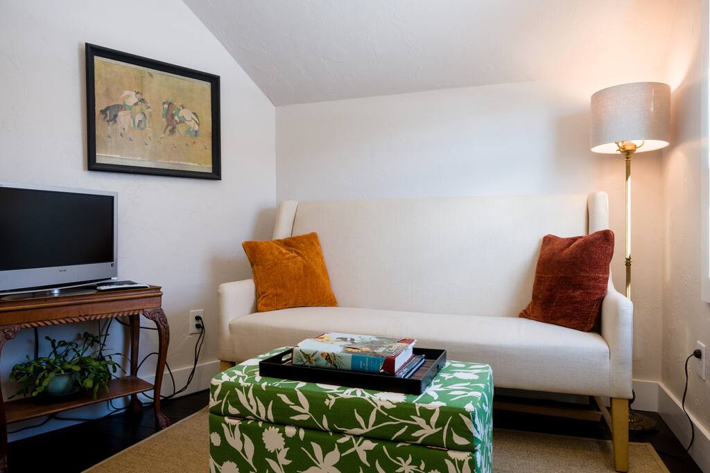 Sitting area with TV