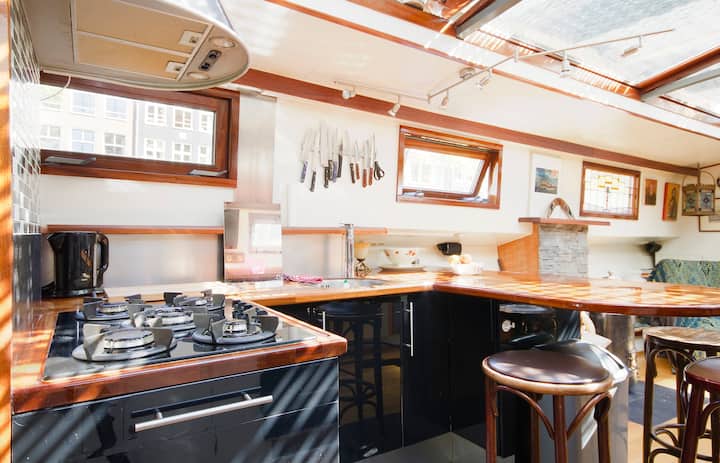 Houseboat on Prinsengracht Jordaan