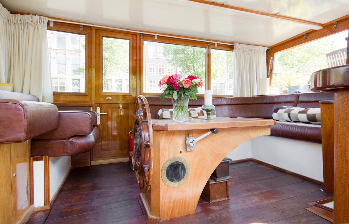 10 Stunning Houseboats Airbnbs On Amsterdam Canals ItsAllBee Solo