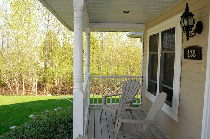 A Suite by the Bay (smaller bedrm)