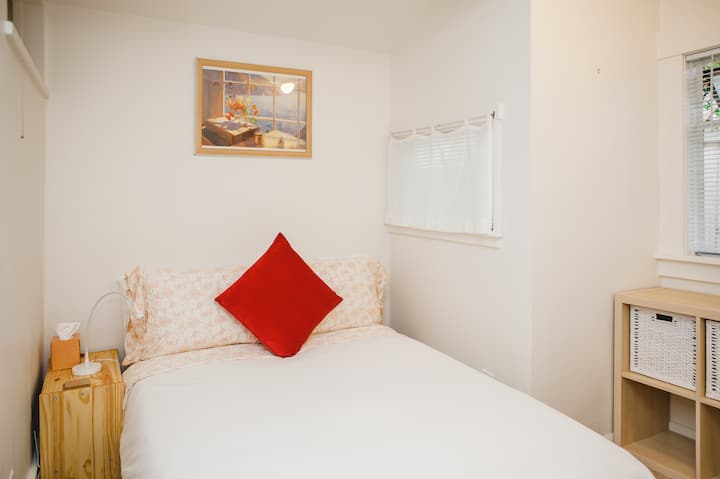 Main floor bed room with full sized bed. 