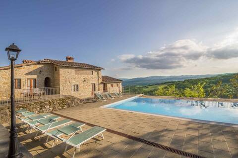 Private pool, view, activities,wifi
