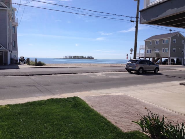 Large Studio by the beach w/private entrance