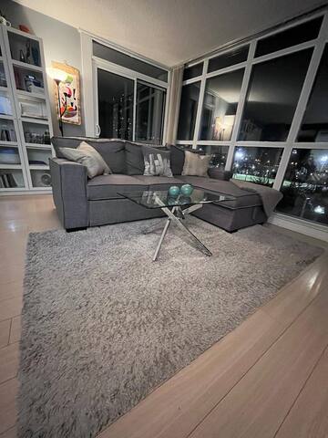 Cozy Toronto condo, great location, 1 free parking gallery image 5