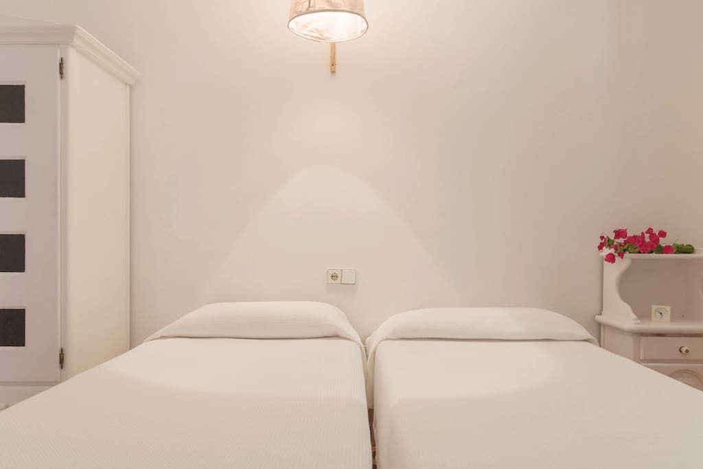 Bedroom
·2 Beds 90x200