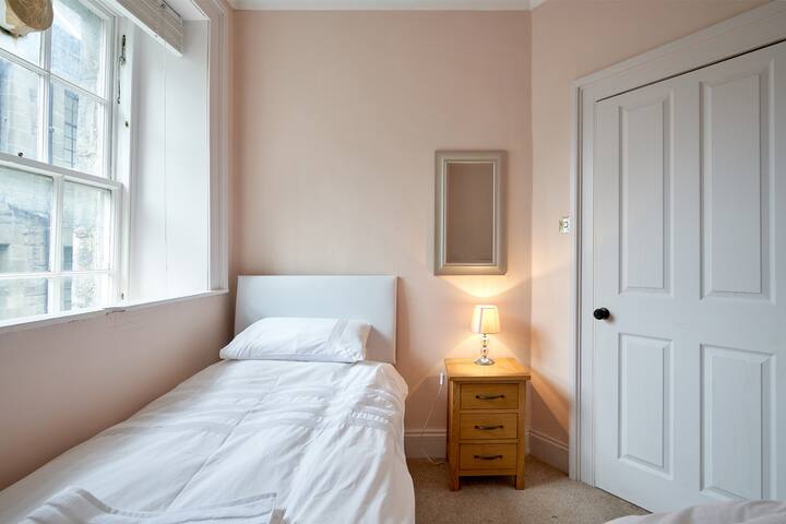 3 Bedroom Apartment – Historic Old Town gallery image 4