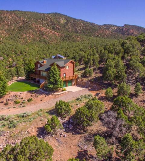Huge Log Cabin near Brian Head 5BD 5BTH