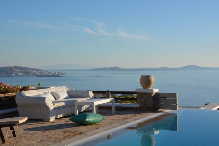 Amazing view-5 bedroom villa in Choulakia gallery image 2