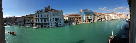 Annuncio Airbnb popolare: Superb Grand Canal 3BR Apart-Views-Terrace-Central a Venezia