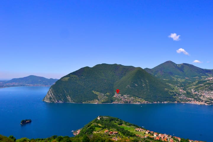 Exclusive house with airco: Wide view on Lake Iseo