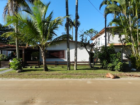 House in a condominium 150 meters from the beach in Lagoinha/Ubatuba