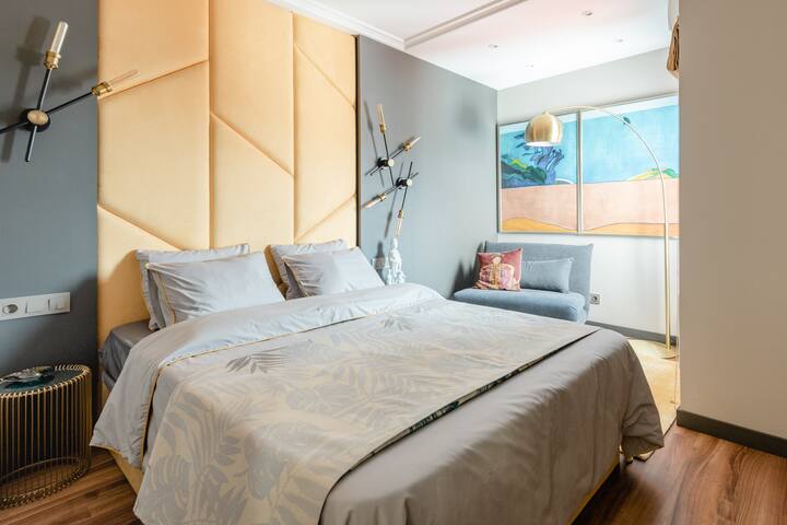 Chic, Sophisticated Gem in Eixample gallery image 4