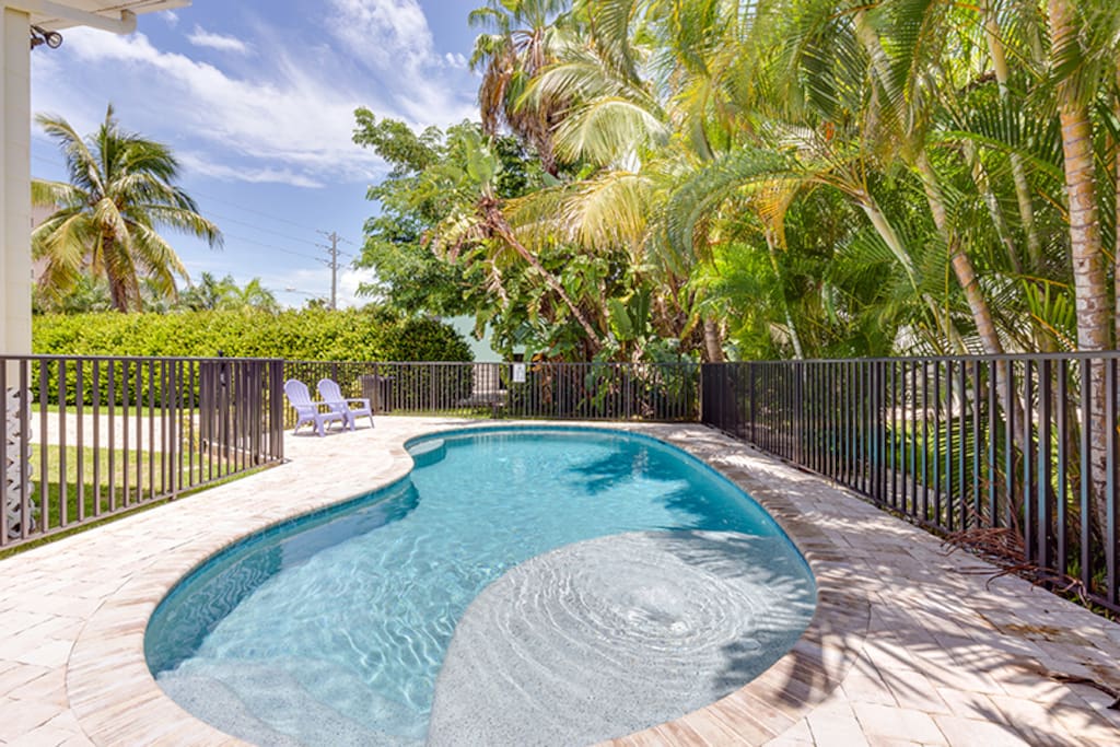 Large pool deck
