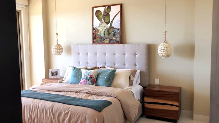 هذا هو سرير غرفة النوم الرئيسية المذهل!