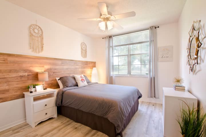 غرفة النوم الثالثة - سرير بحجم وسط