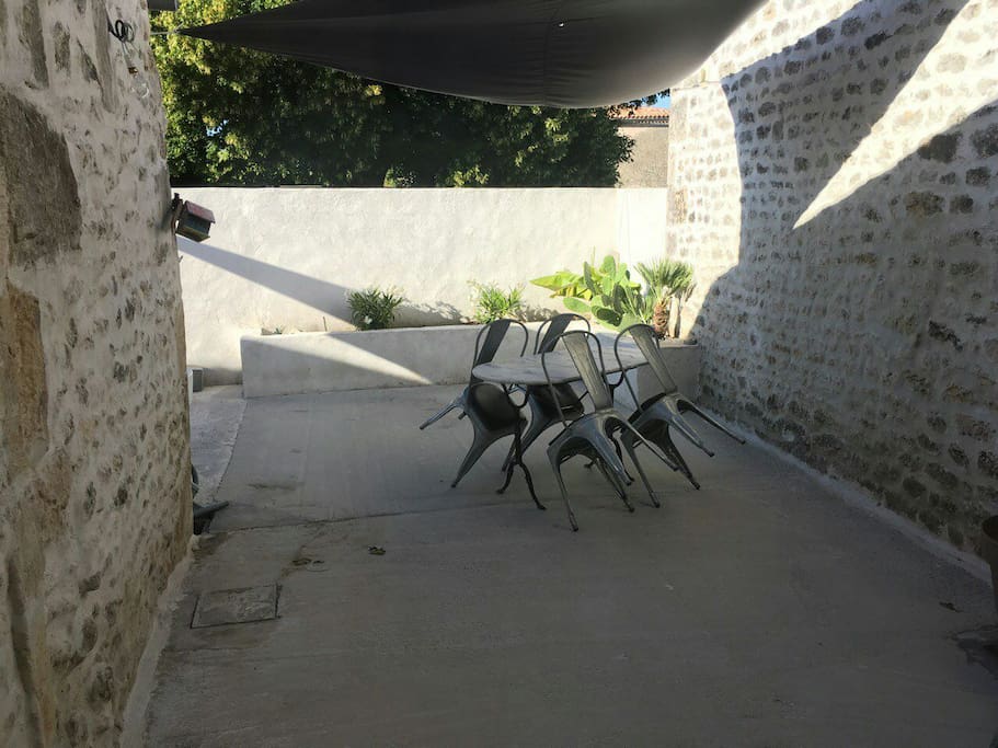 Vue terrasse coin repas ou petit dej'