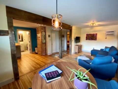 Downtown Digs with private entrance & parking