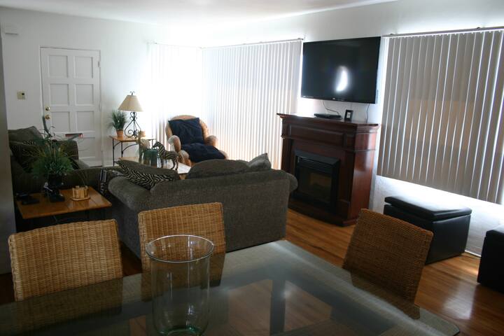 Fabulous Ocean Front Paradise- 8BR, 5 BA-Sleeps 21 gallery image 3