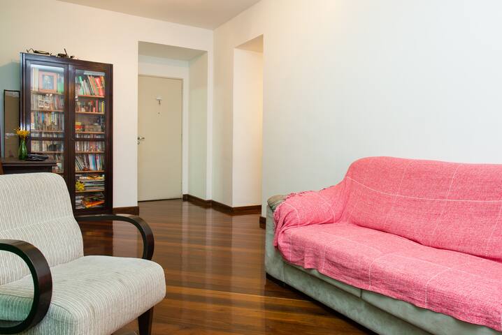 Espaçoso apartamento 2 qts -Lapa – Rio de Janeiro