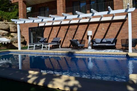 Peace and relax. Small oasis in Costa Dorada.