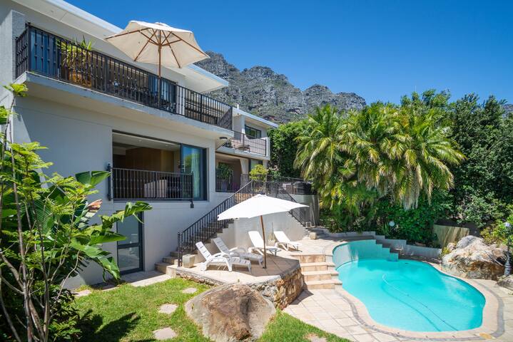 Table Mountain Home with Ocean View gallery image 2