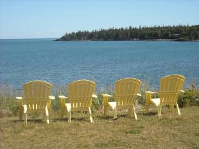 Bay of Fundy Oceanfront Retreat gallery image 2