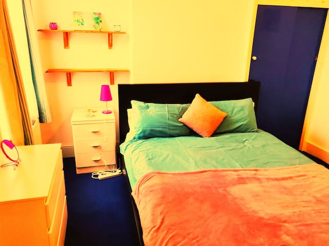 Airbnb Reading Holiday Rentals Places To Stay