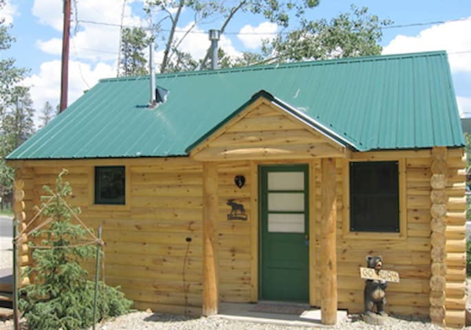 LOG CABIN IN PERFECT LOCATION!