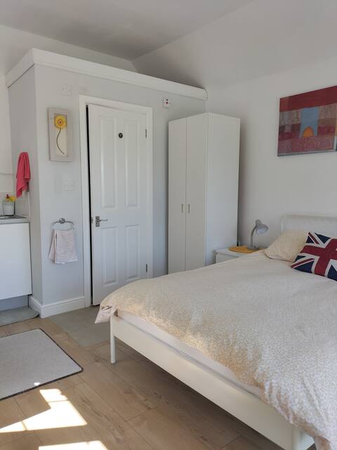 Popular Airbnb listing: Warwick, the lovely Hatton Locks/NEC in Warwickshire