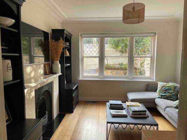 Leafy family home with direct park access gallery image 3