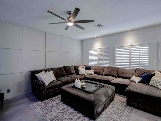 Modern Garden Estate 5br 5 mins from the Strip gallery image 5