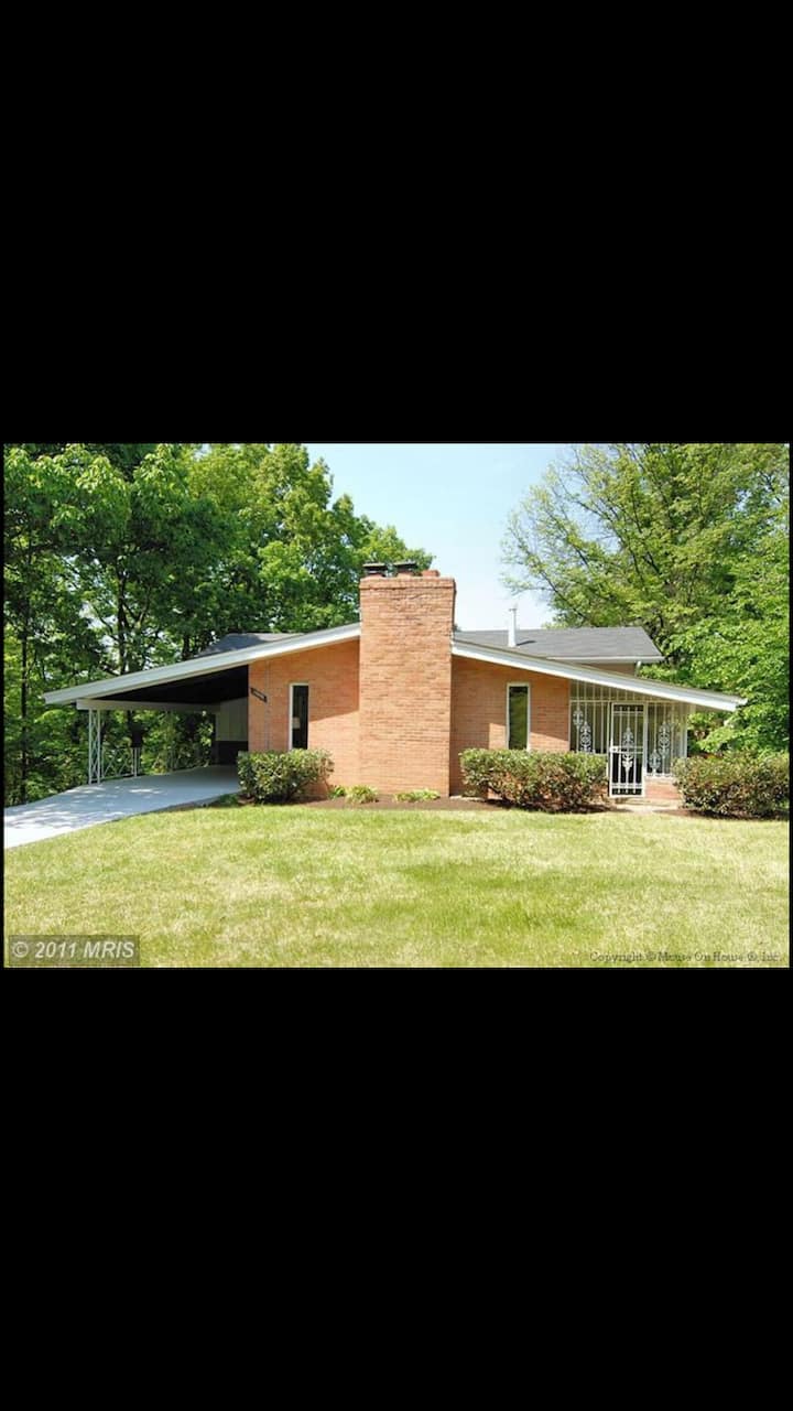 Beautiful Home Available In Quiet Neighborhood. - Silver Spring, MD