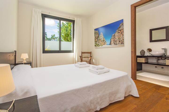 Villa Llenaire gallery image 5