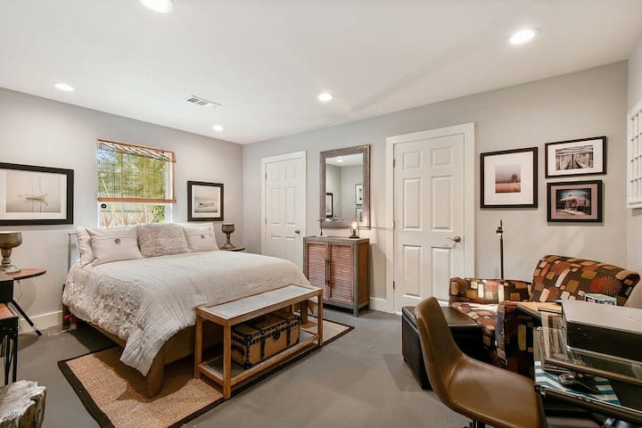 Large Master  Bedroom with private bath.    Plenty of closet space
