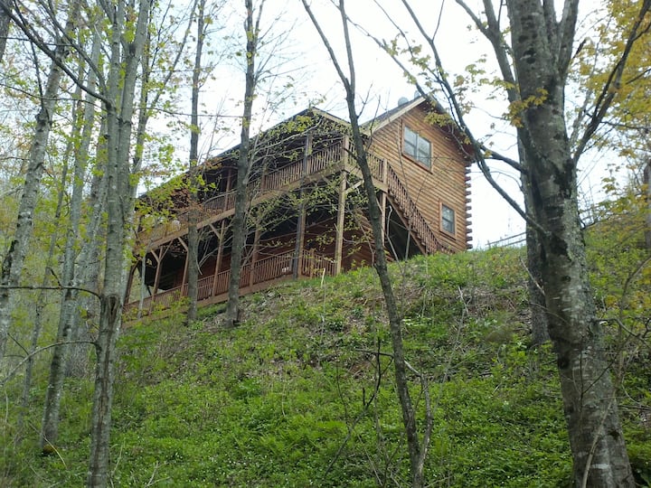 Glens Of Antrim Mountain Cabin - Maggie Valley, NC