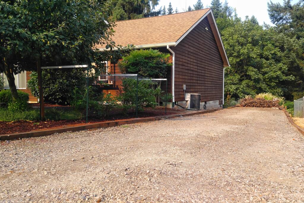 RV spot can accommodate up to 30' trailer/5th wheel
