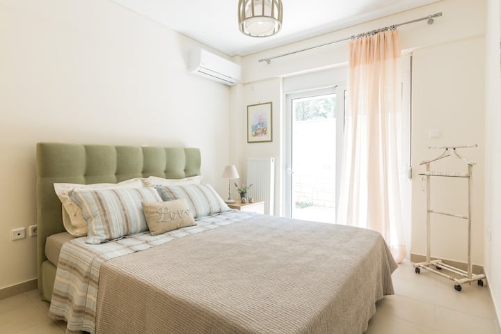 Rental unit in Saronida · ★4.98 · 2 bedrooms · 4 beds · 1 bath