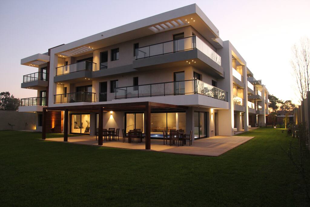 JARDIN DEL EDIFICIO