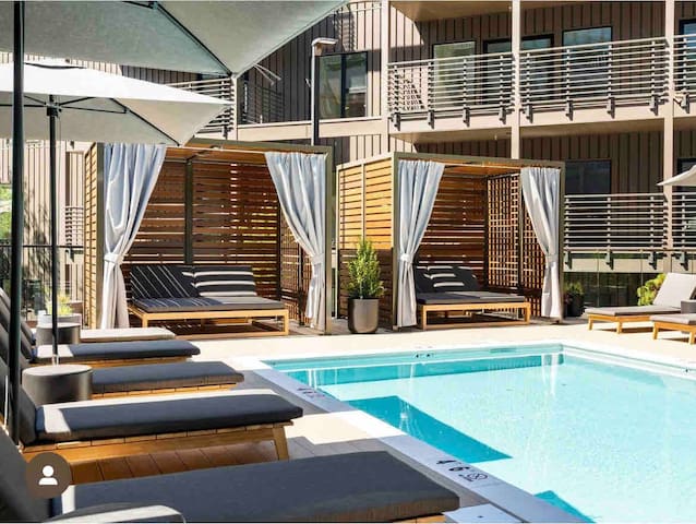 Blocks from Broadway/King Beds/Steps from Pool gallery image 2