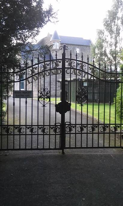 Gate