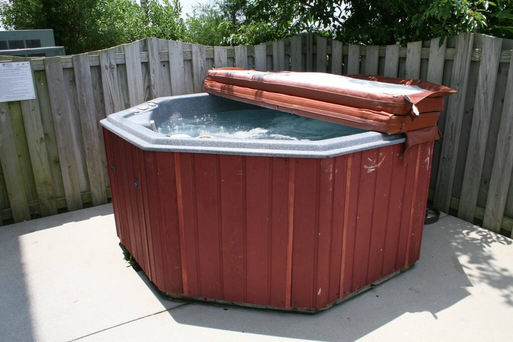 SV14: Legal Ease | Hot Tub
