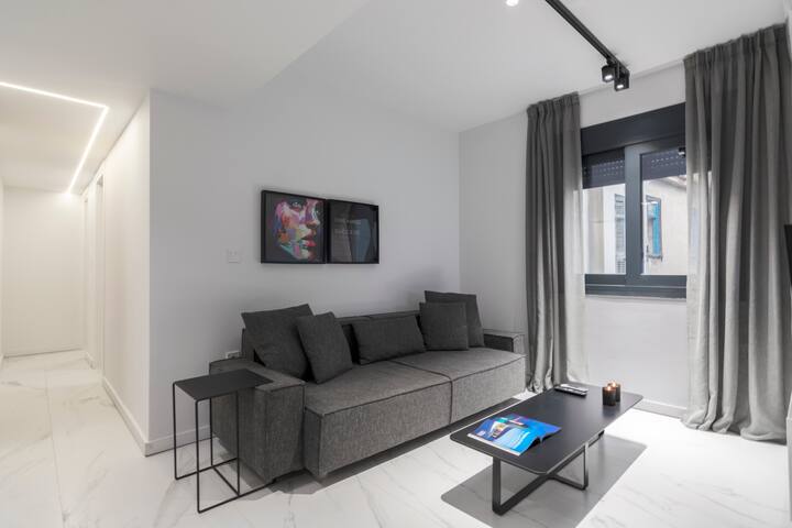 Heritage 104/Luxury Two Bedroom/Patio gallery image 2