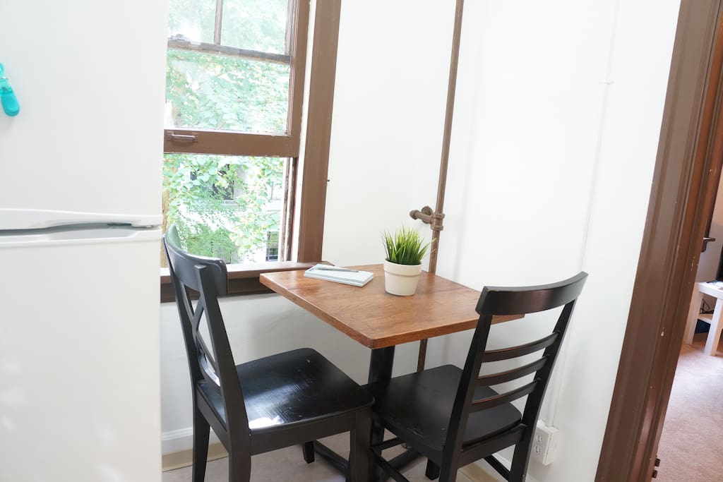 Small dining table, just in case you decide to eat in