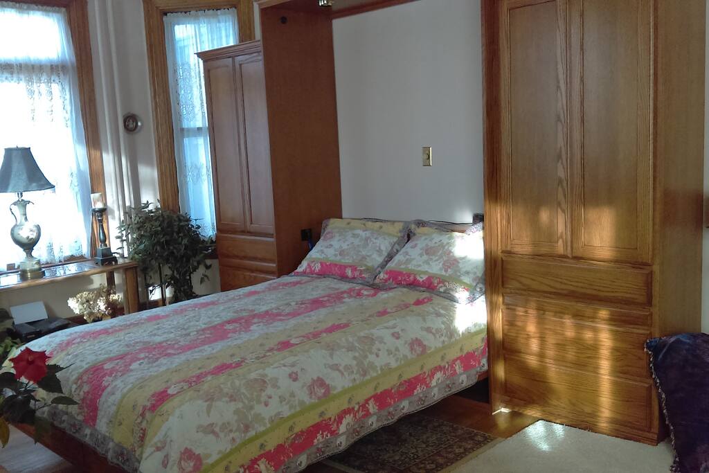 Murphy Queen bed