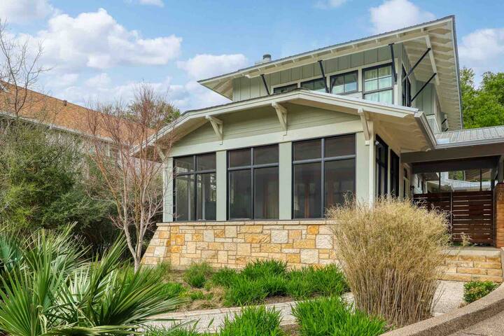 Clarksville Modern Luxury Vacation Home gallery image 2