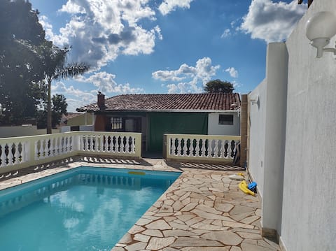 Two-bedroom edicule near downtown Jaú.