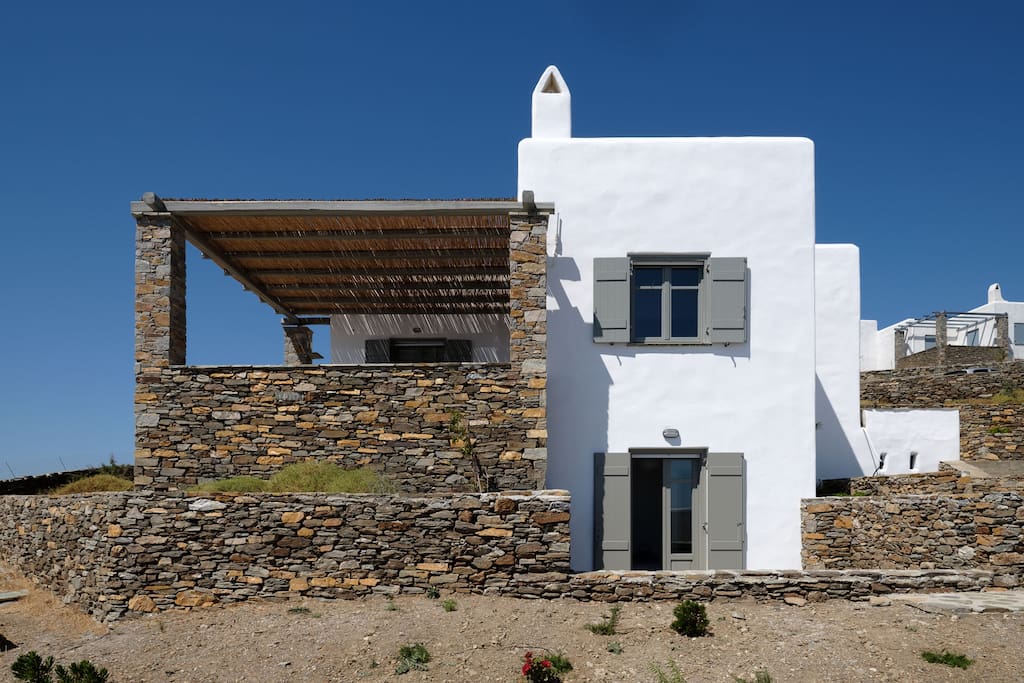 Avra House - in line with the traditional Cycladic architecture
