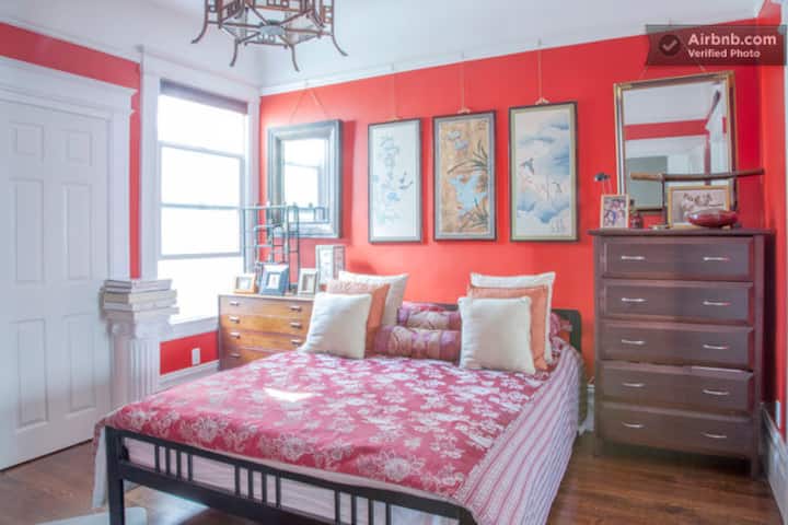 Živé farby a nábytok v šanghajskom štýle v našej 2. spálni